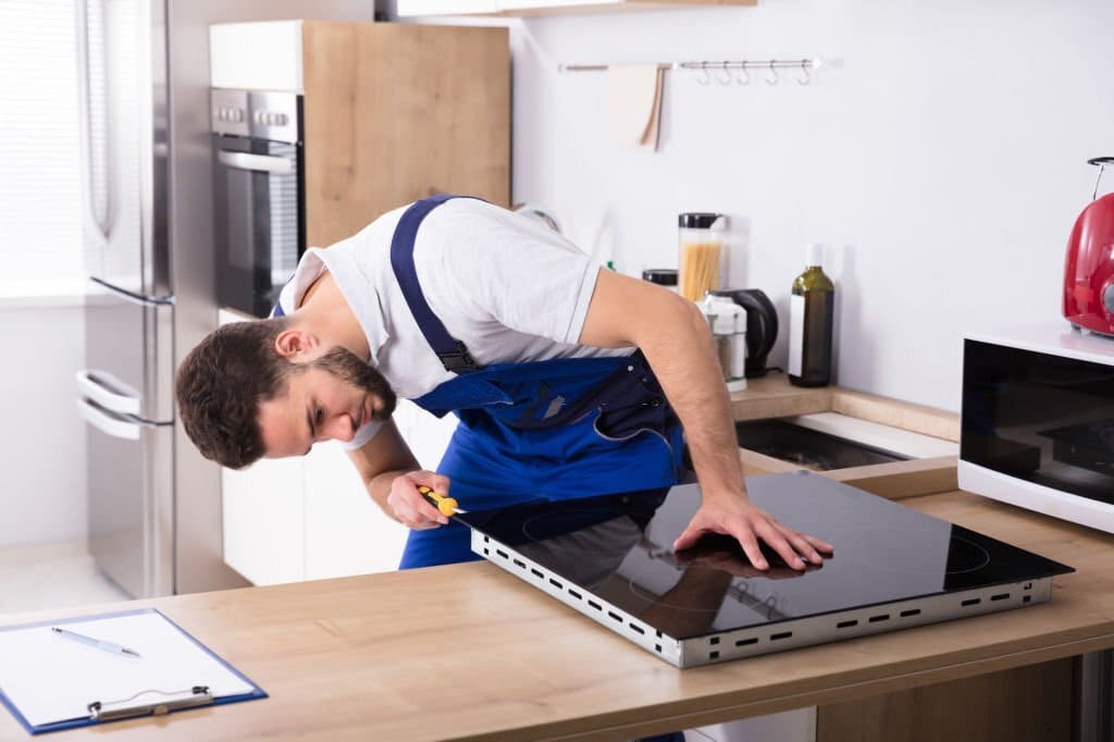 Quy trình thay kính bếp từ chuyên nghiệp, nhanh chóng, không làm hỏng linh kiện