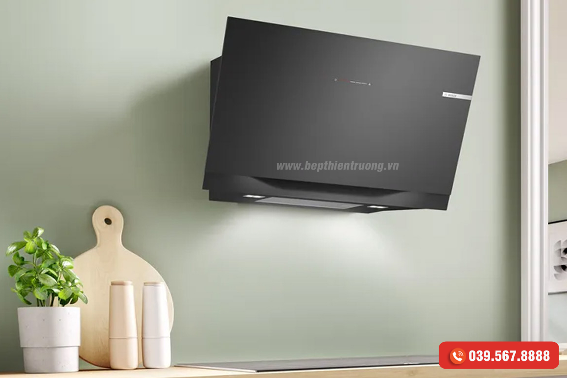 Máy hút mùi nghiêng Bosch DWK91LT60 Serie 8 có kiểu dáng nghiêng áp tường hiện đại